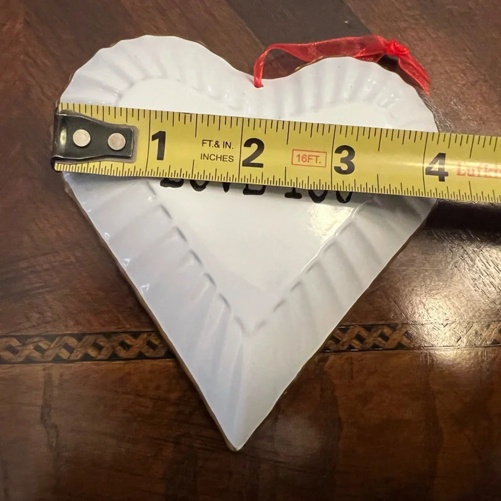 Valentine’s Decor Bundle - 8 Pieces - Picture 15 of 15